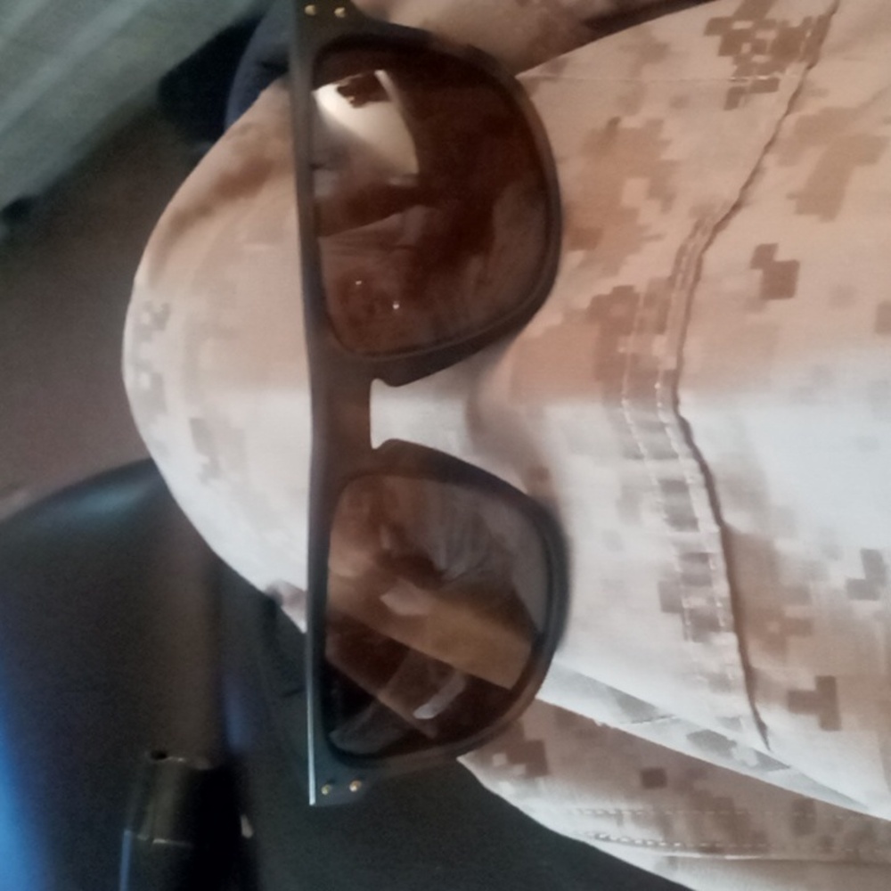 Oakley men's Holbrook sunglasses. (matte black)